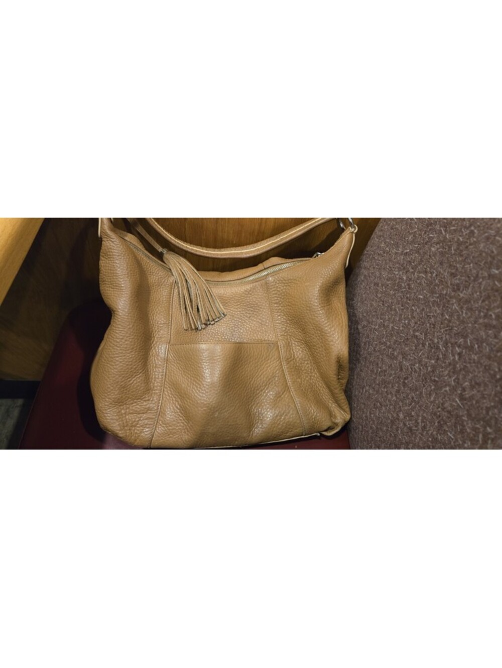 Isaac Mizrahi Genuine Leather Hobo Shoulder Bag Soft Tan Leather Zip Close 10X16